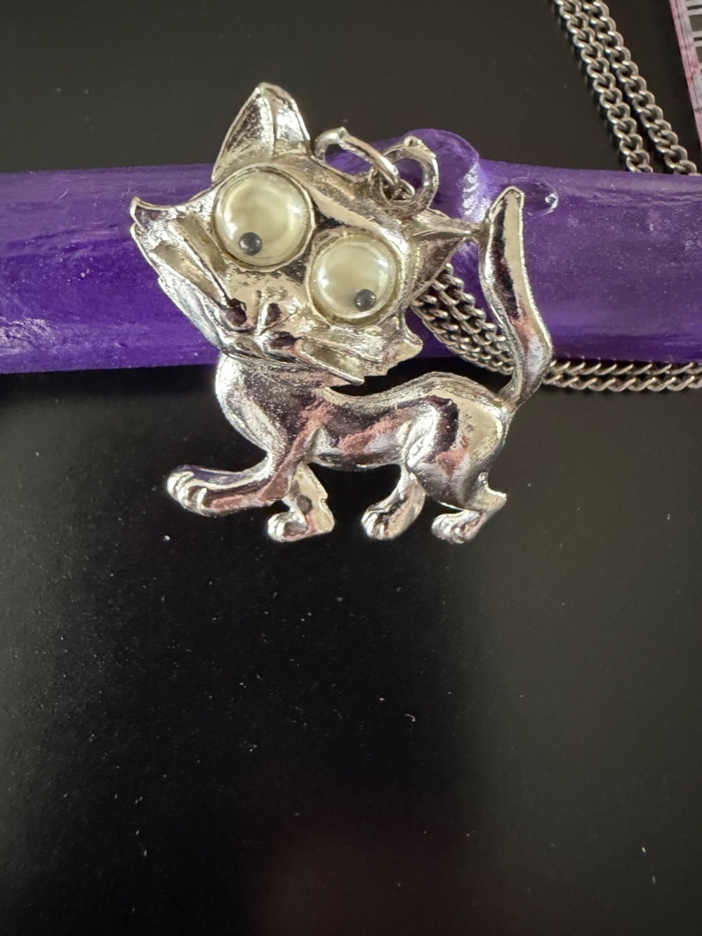 Vintage Silver Tone Googly Eyed Cat Pendant Necklace 10" - Picture 3 of 4